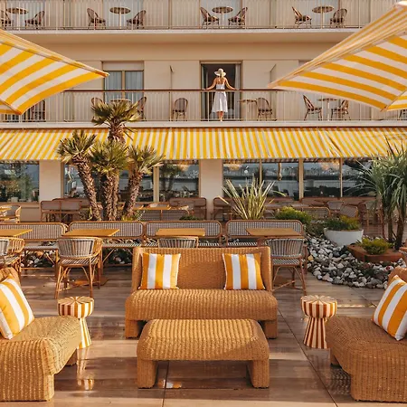 Hotel Les Brises-3